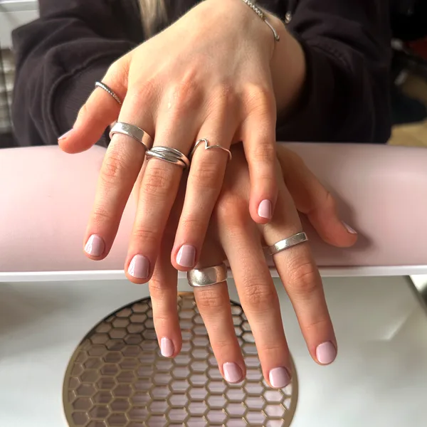Maniküre mit Lack Gießen - Clean Girl Look - BeautyRoom 48
